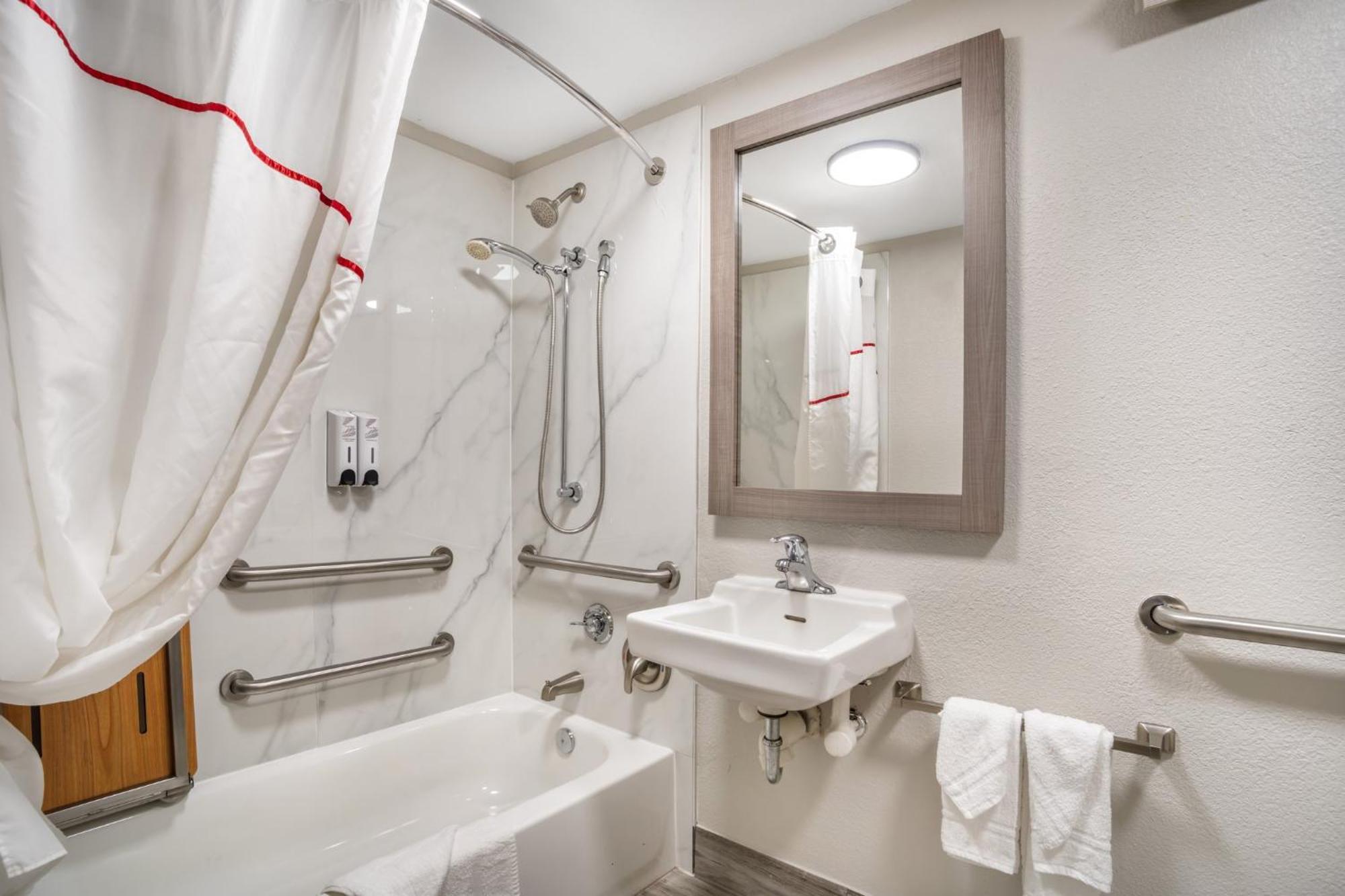 Red Roof Inn Грийнвил Екстериор снимка