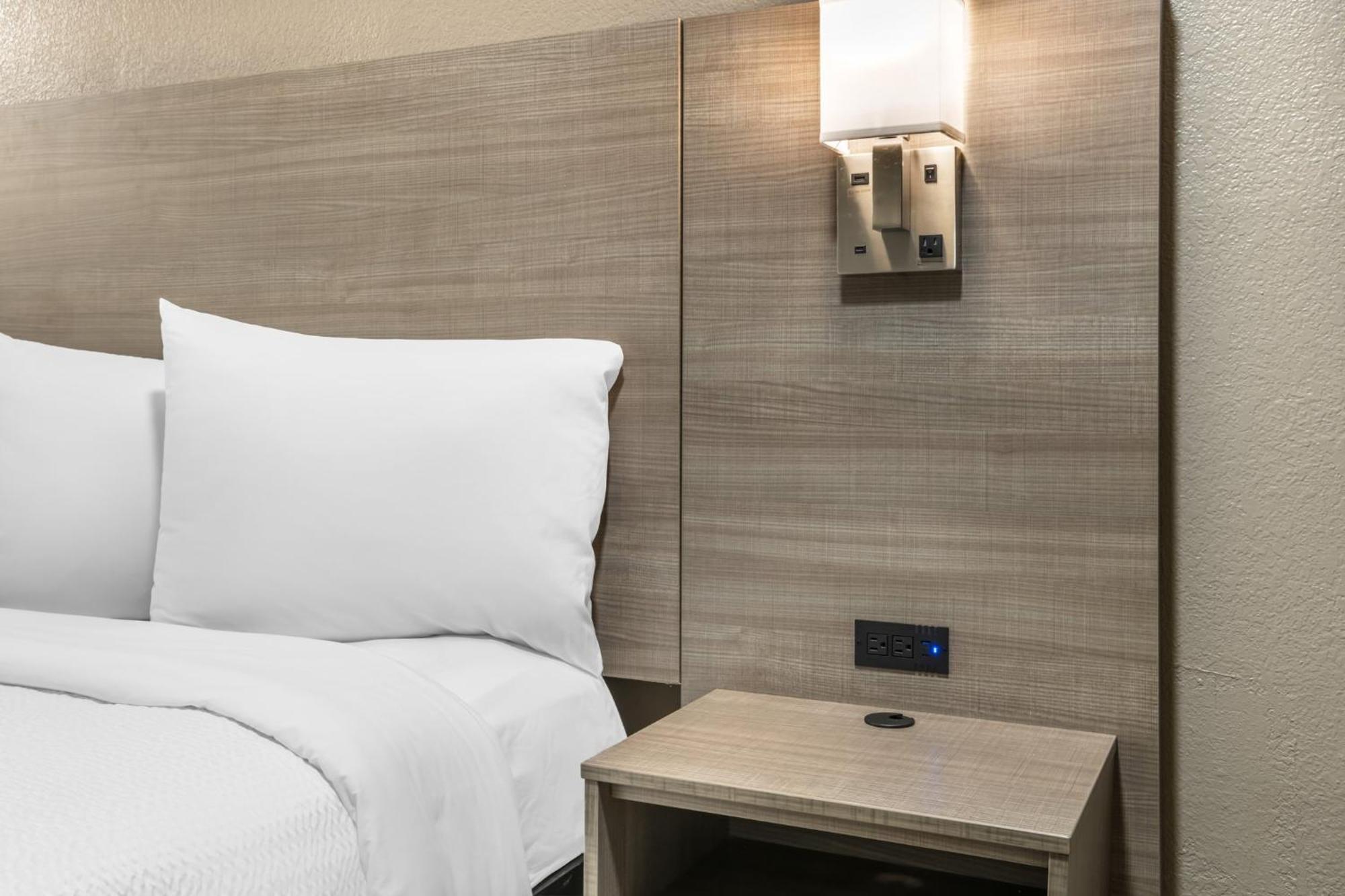 Red Roof Inn Грийнвил Екстериор снимка