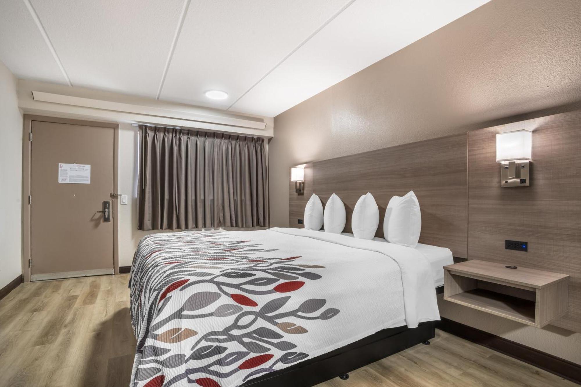 Red Roof Inn Грийнвил Екстериор снимка