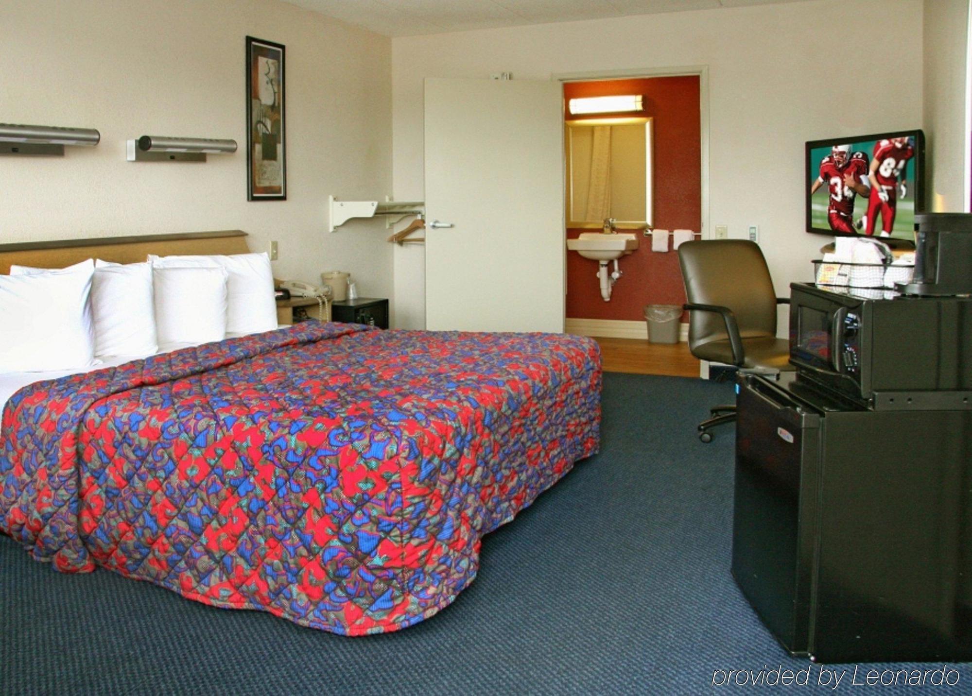 Red Roof Inn Грийнвил Екстериор снимка